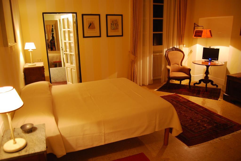 Hotel Dimora Garibaldi Castelnuovo Magra Camera foto