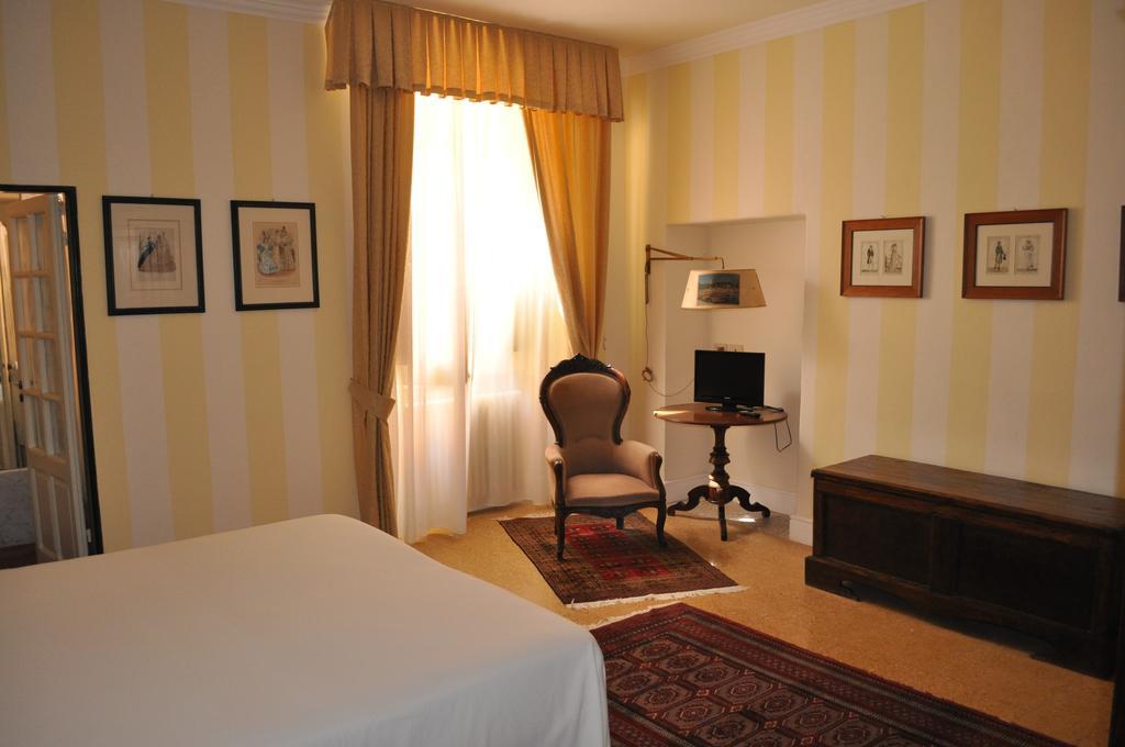 Hotel Dimora Garibaldi Castelnuovo Magra Esterno foto