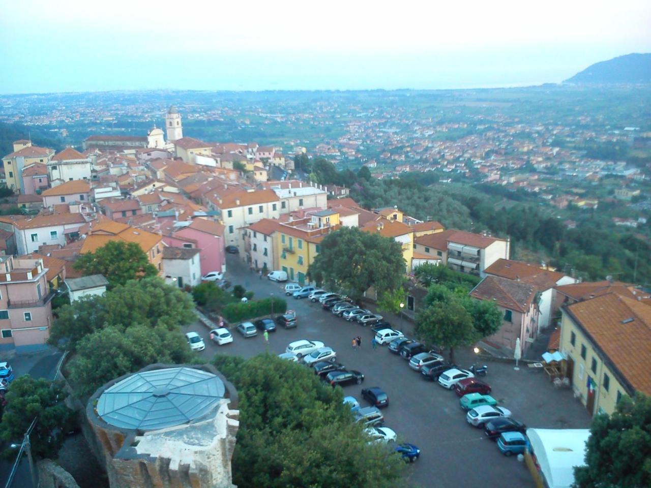 Hotel Dimora Garibaldi Castelnuovo Magra Esterno foto